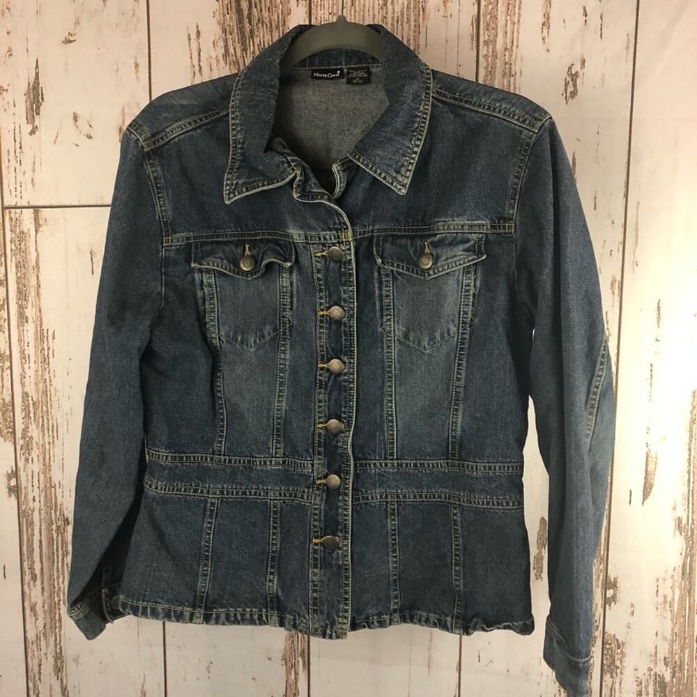 90’s Northcrest Denim Jacket, Medium (10/12). In excellent condition!